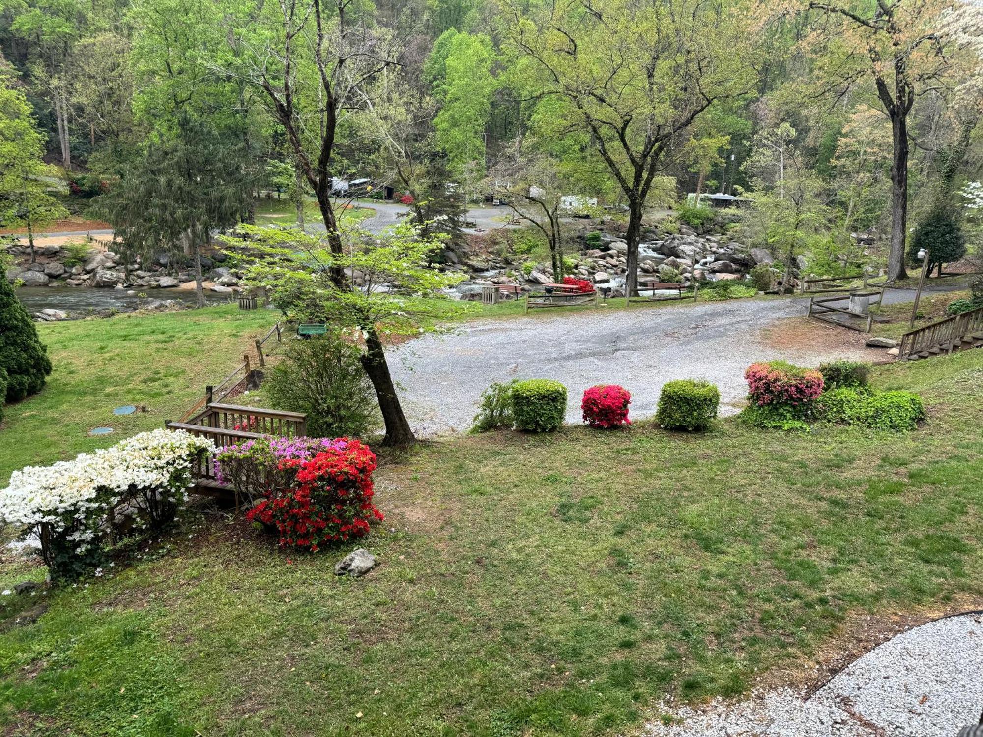 The Evening Shade River Lodge And Cabins Chimney Rock Kültér fotó